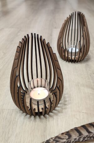 Geometrický dřevěný svícen