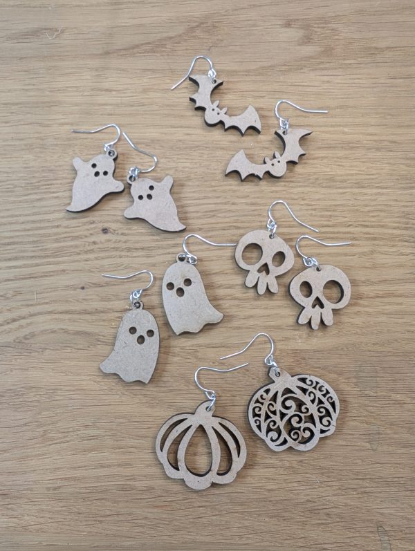 Sada 5 párů veselých halloweenských dřevěných náušnic